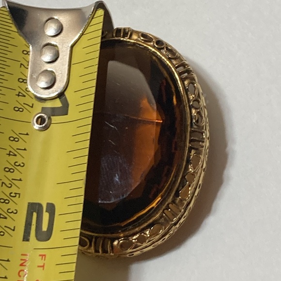 VINTAGE GOLD TONE FACETED TOPAZ COLOR BROOCH - UNSIGNED - Picture 7 of 9